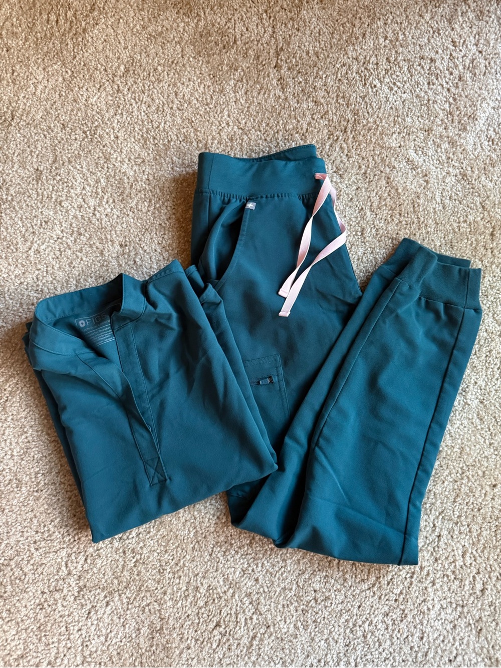 Figs Scrub Set